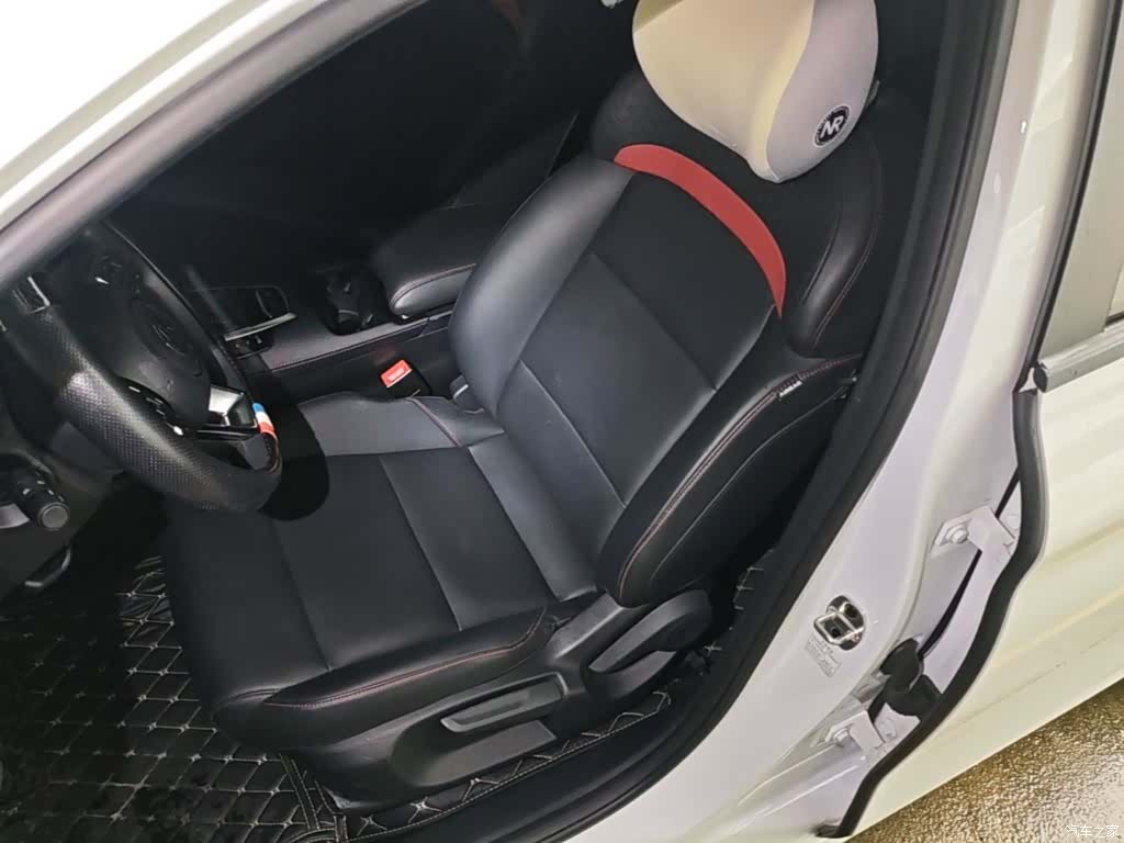 MG MG5, 2025 15