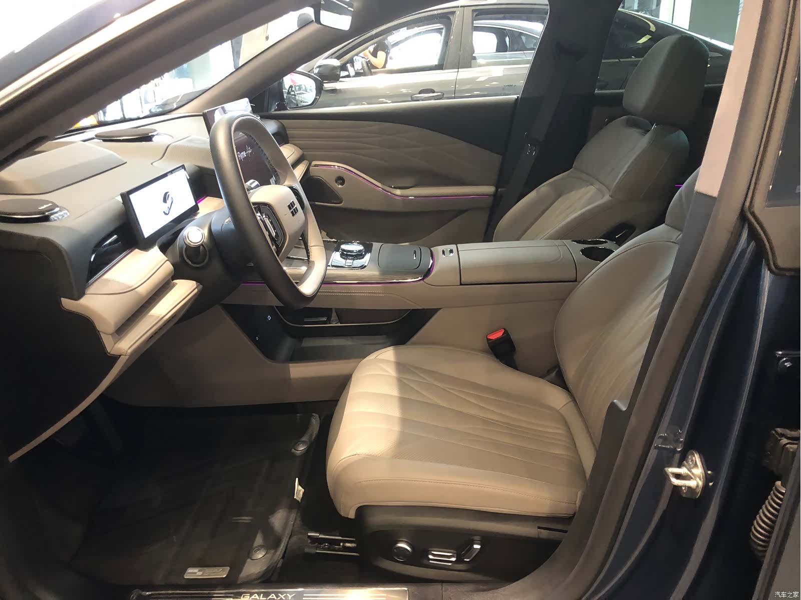 Geely 8, 2025 все фото