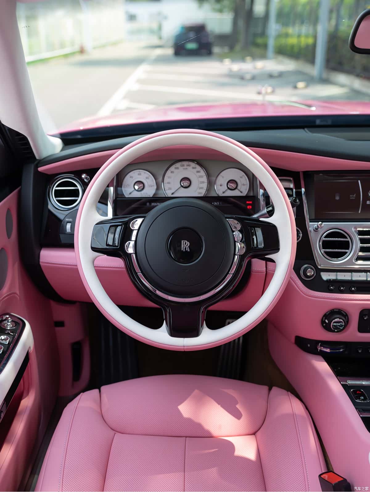 Rolls-Royce Ghost, 2018 13