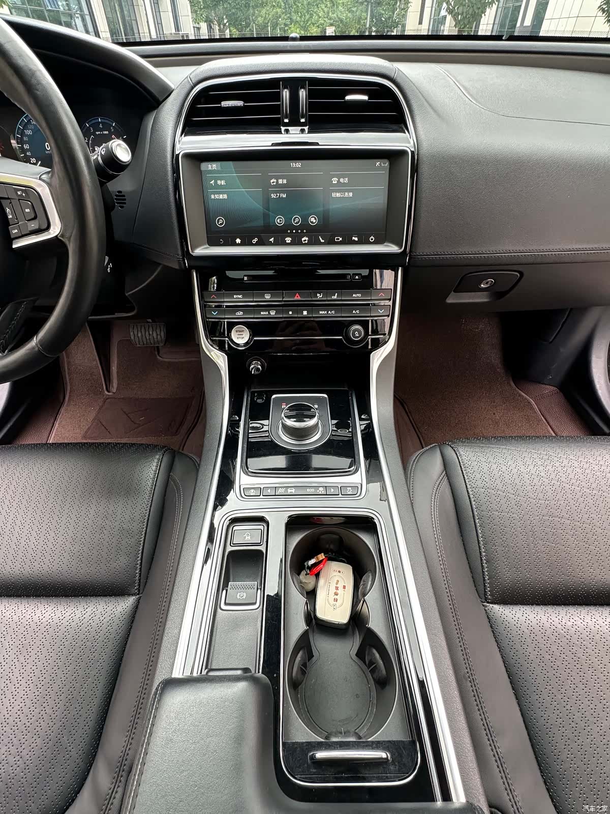 Land Rover XEL, 2019 15