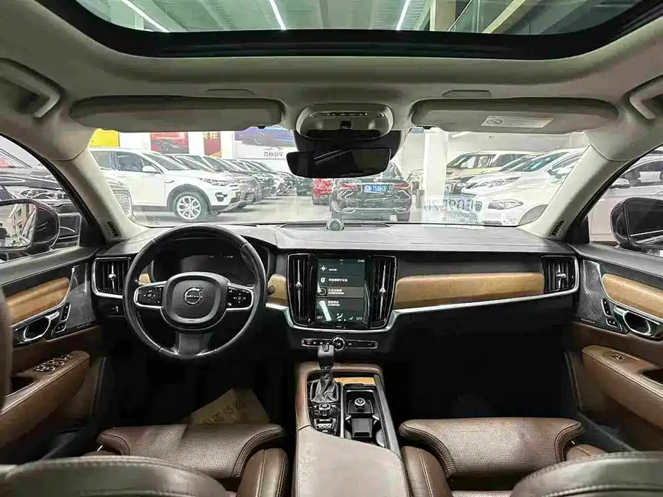 Volvo S90
