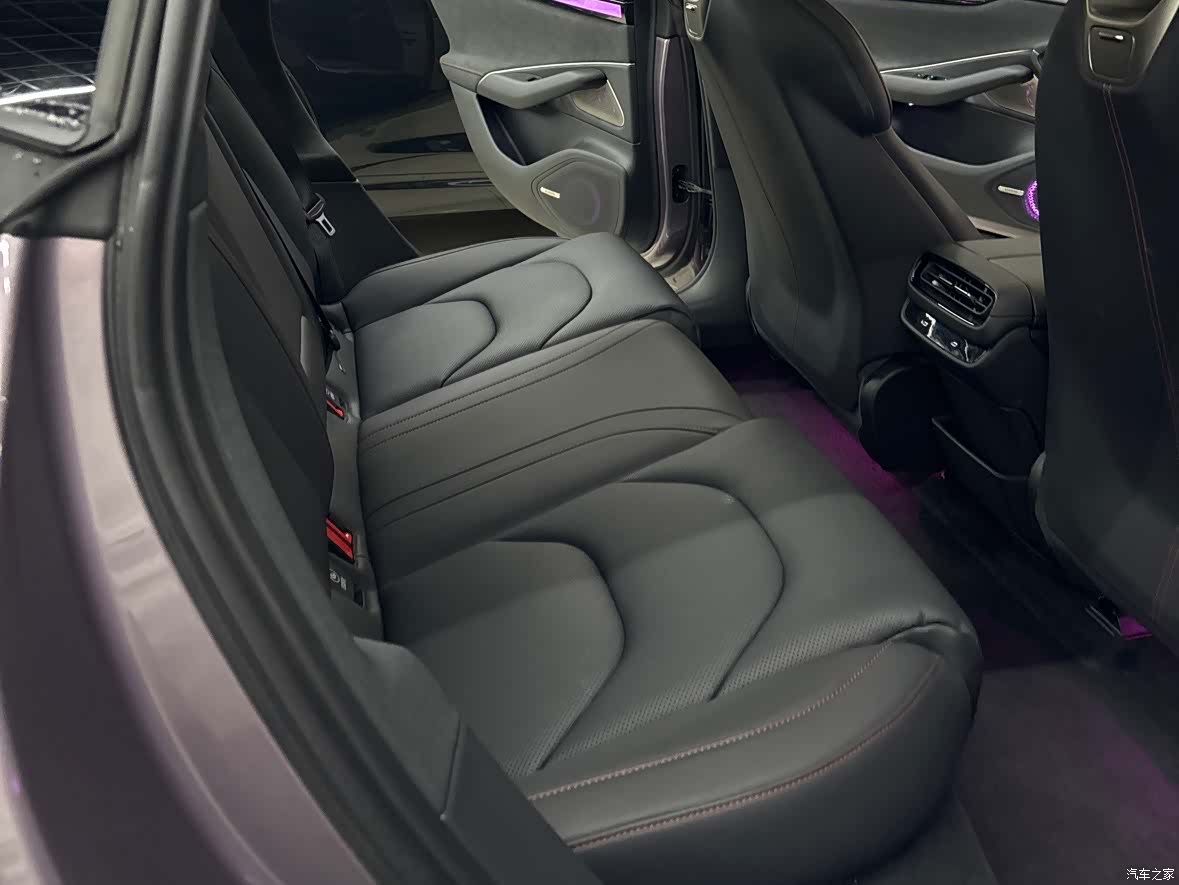 Xiaomi SU7, 2025 10