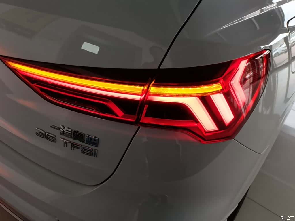 Audi Q3, 2022 8
