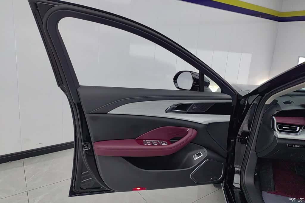 Hongqi H5, 2025 7