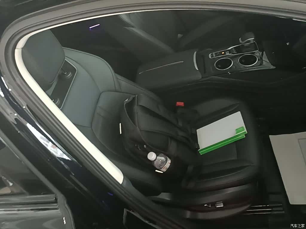 Hongqi HS3, 2025 25