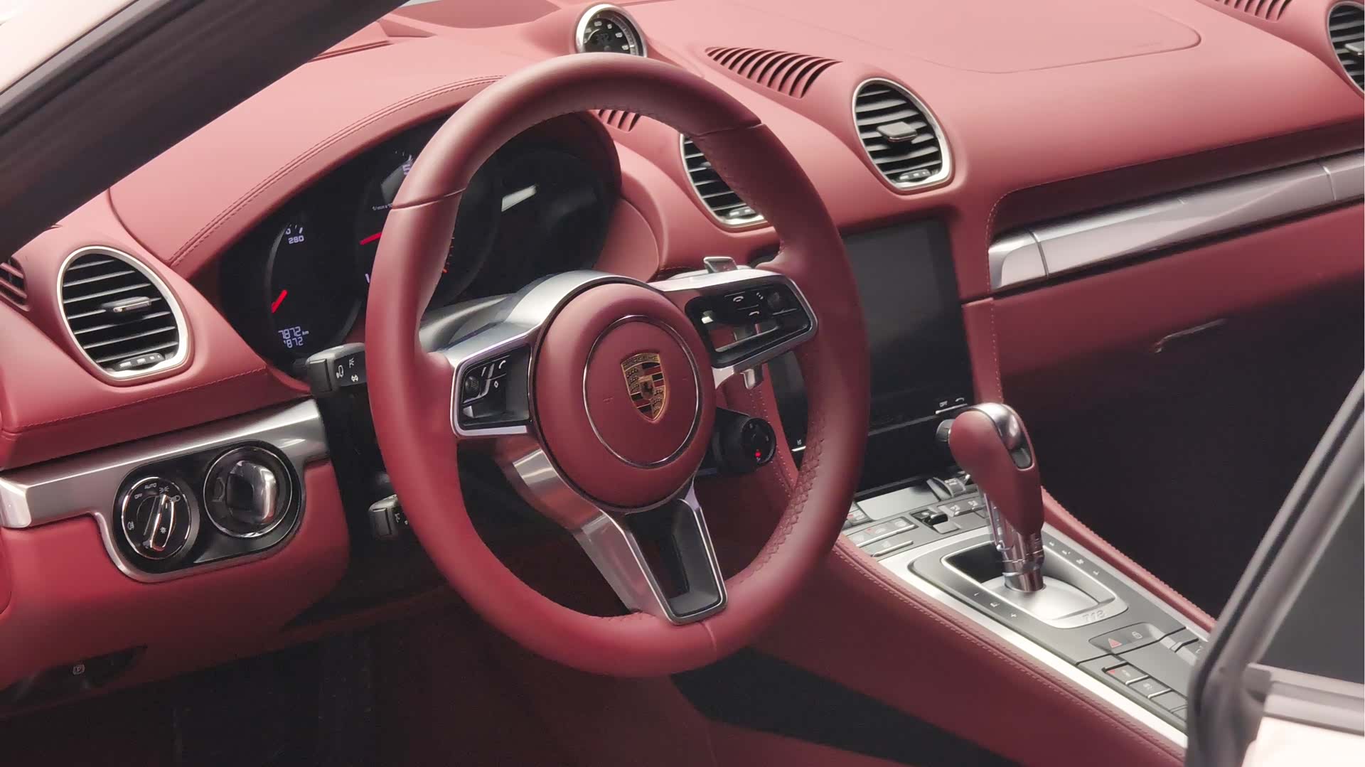 Porsche Cayman, 2025 11