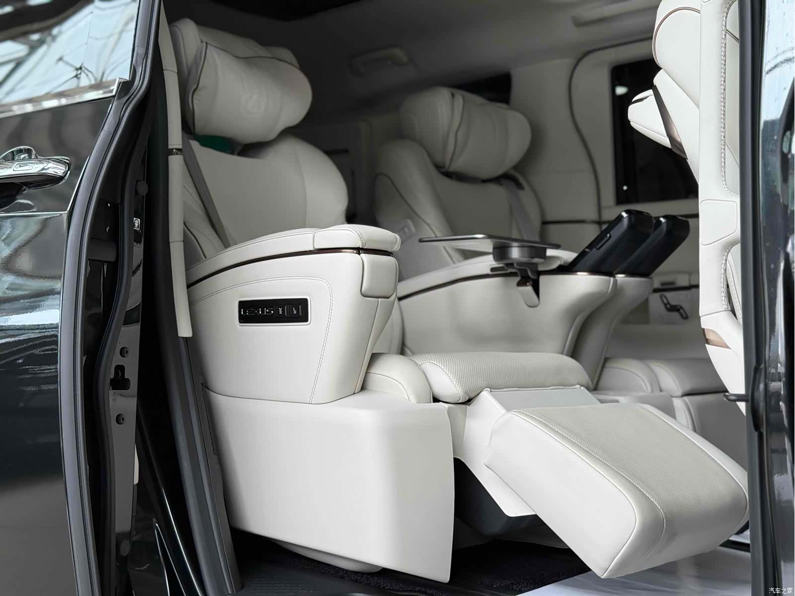 Lexus LM, 2024 19