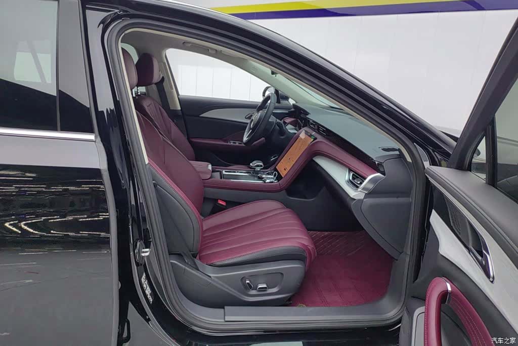 Hongqi H5, 2025 8