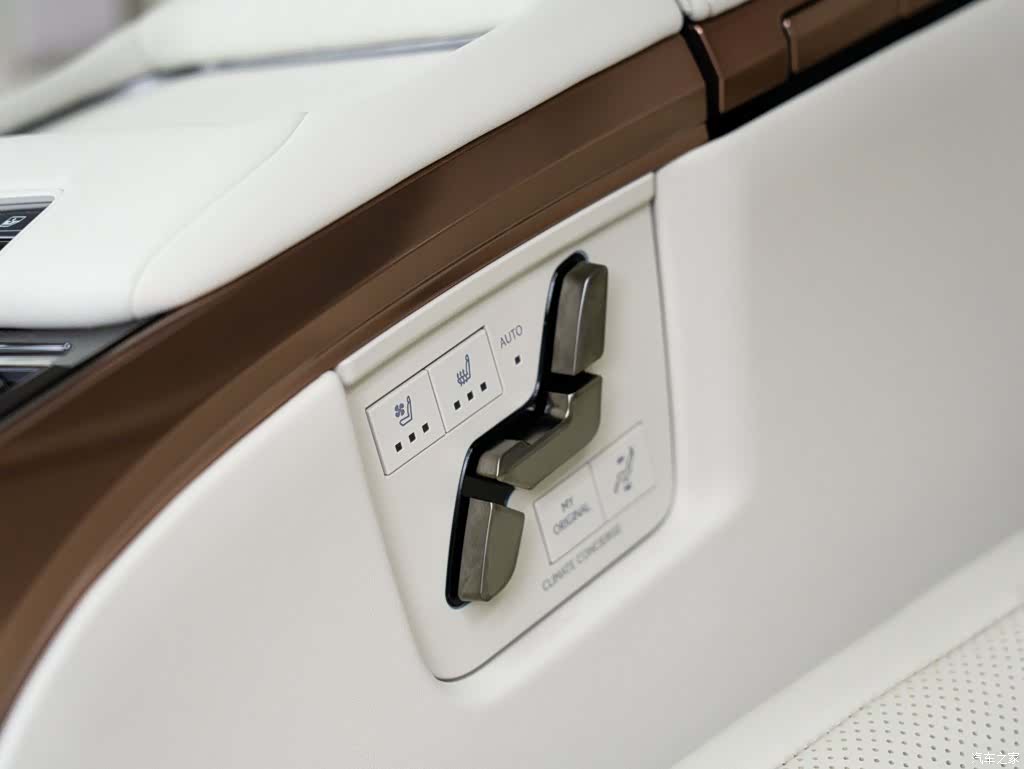 Lexus LM, 2026 15