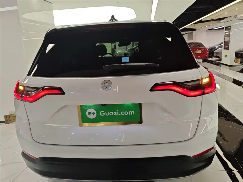 NIO ES8