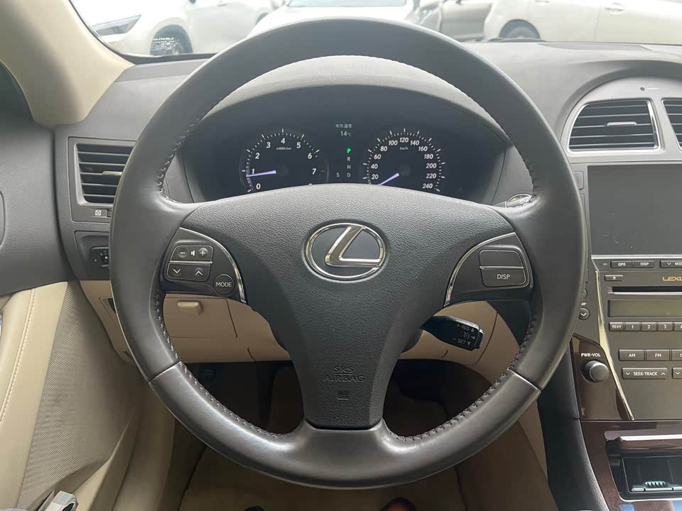 Lexus ES