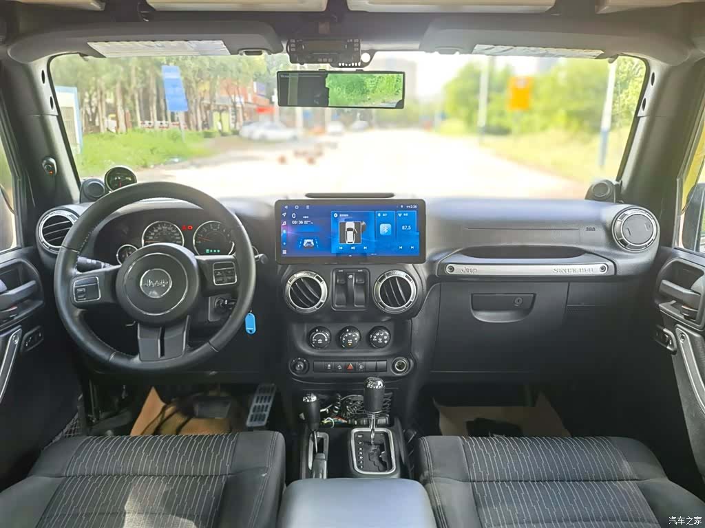 Jeep Wrangler, 2011 8