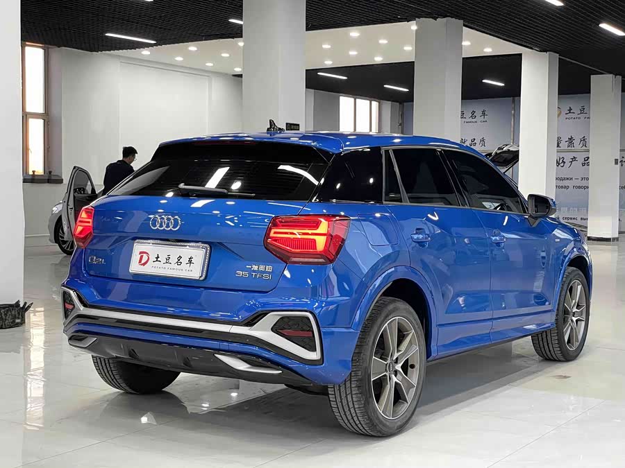 Audi Q2L 2022, фото 4