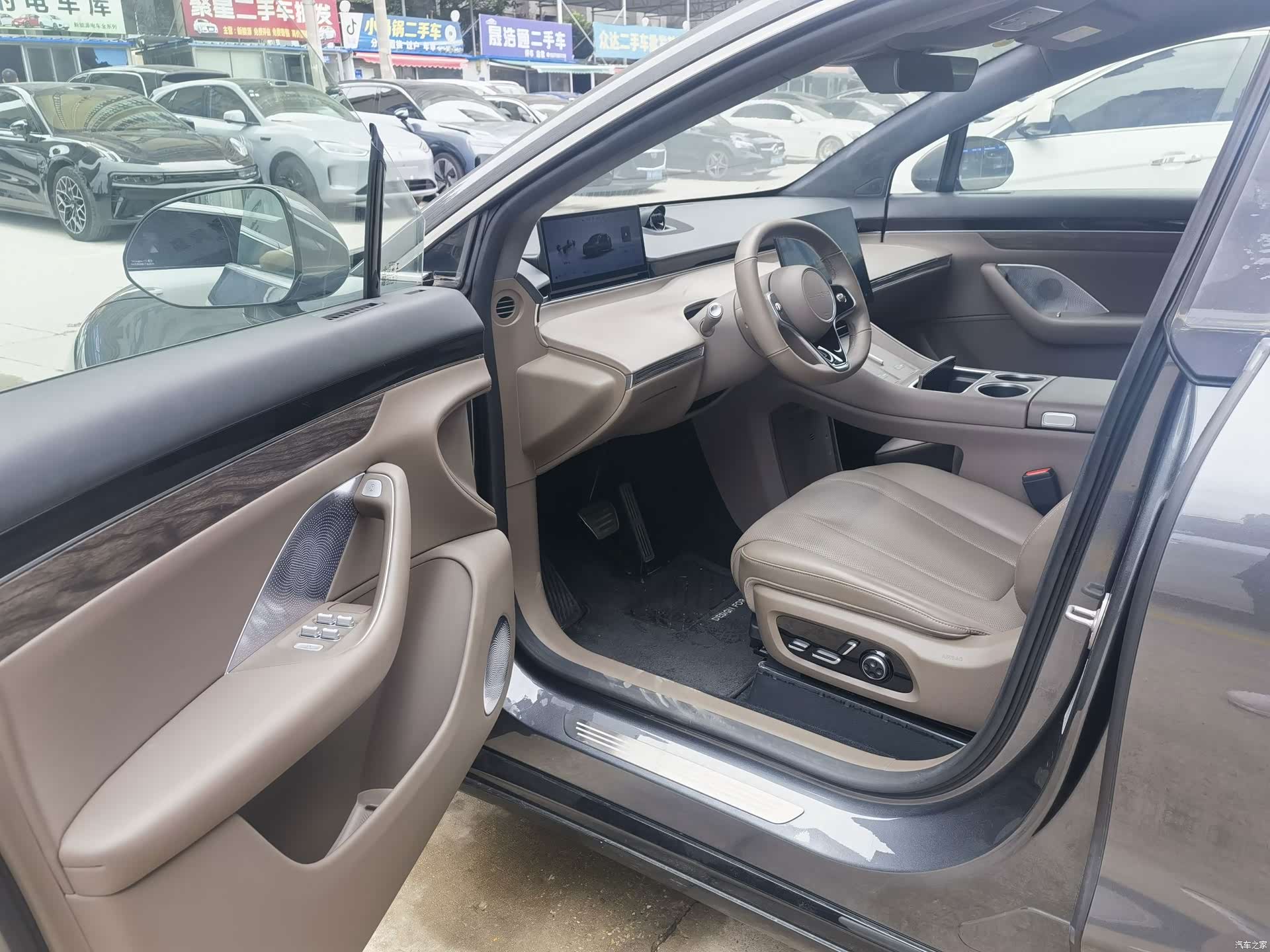 Luxeed R7, 2025 7