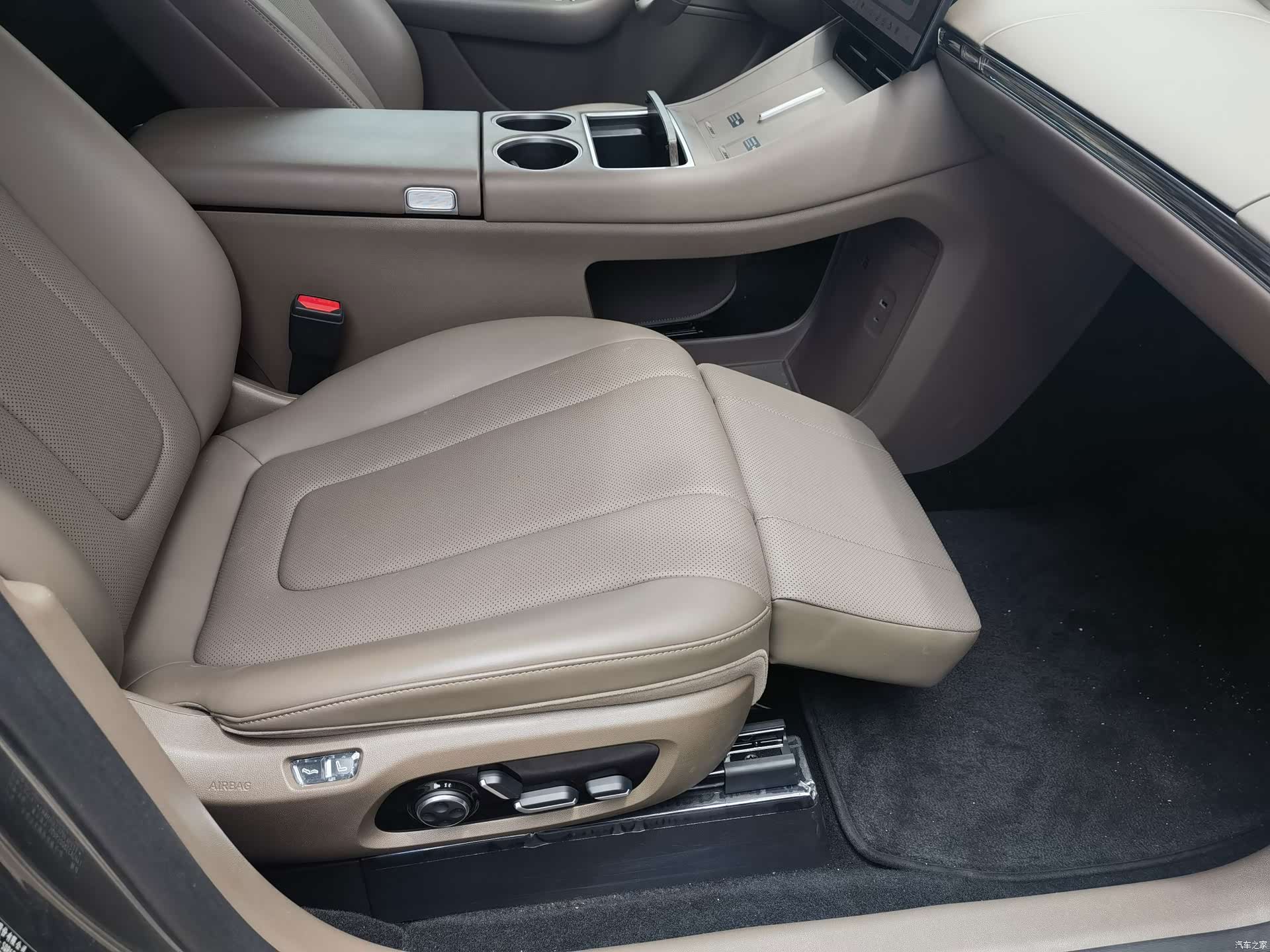 Luxeed R7, 2025 14