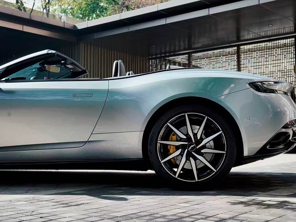 Aston Martin DB11