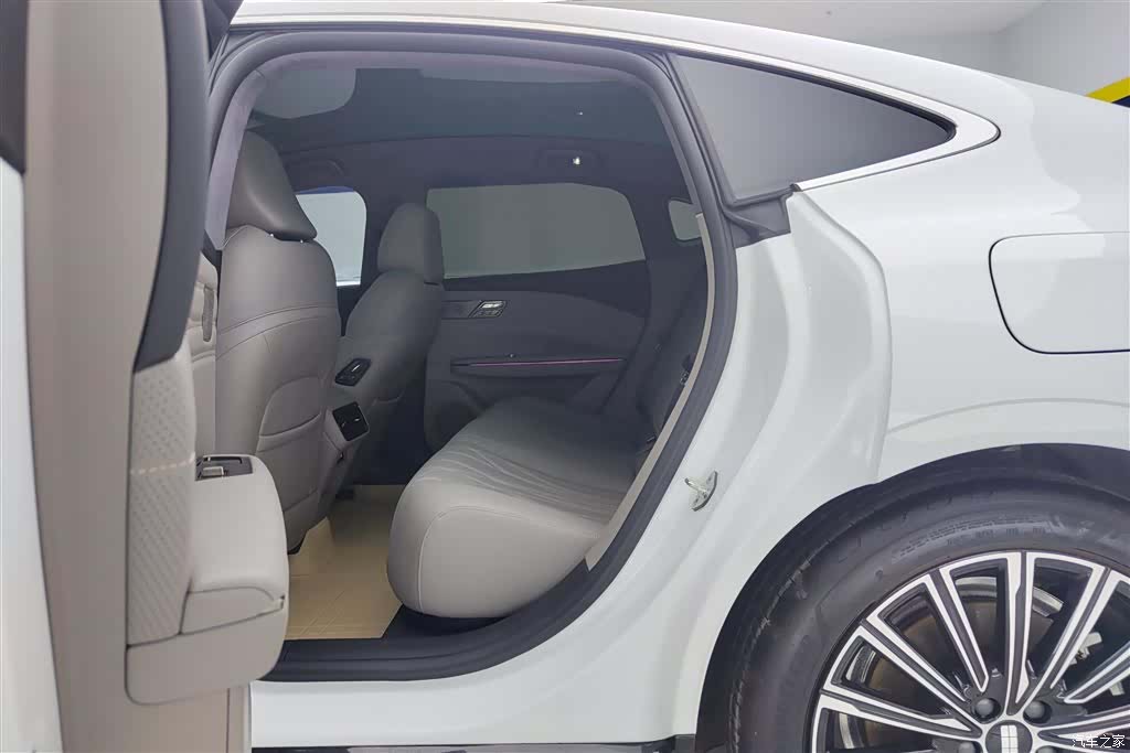 Geely 8, 2025 11