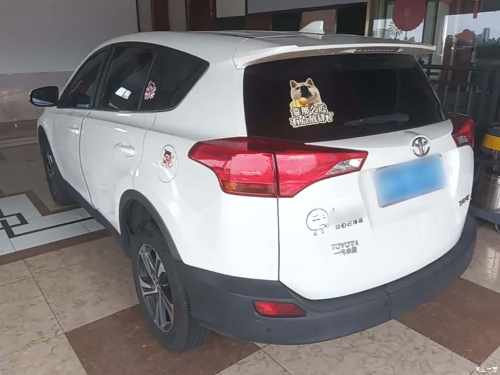 Toyota RAV4, 2015 все фото