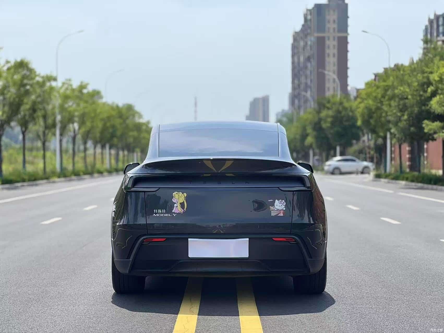 Tesla Model Y, 2025 8