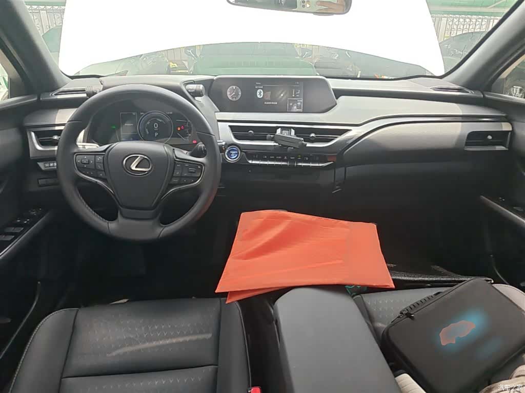 Lexus UX, 2021 10