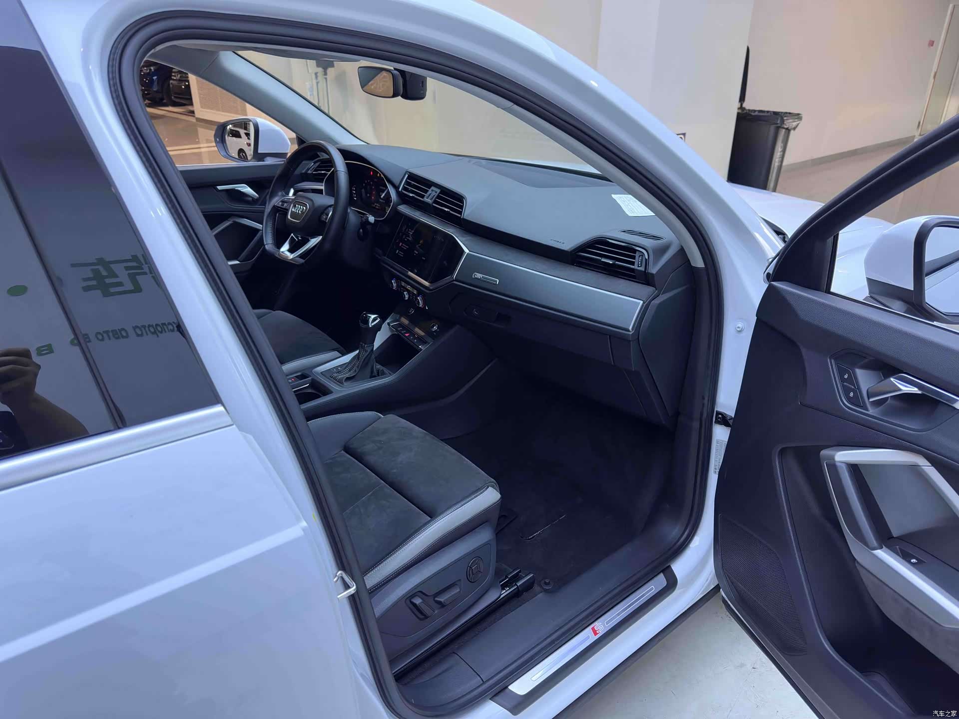Audi Q3, 2022 11