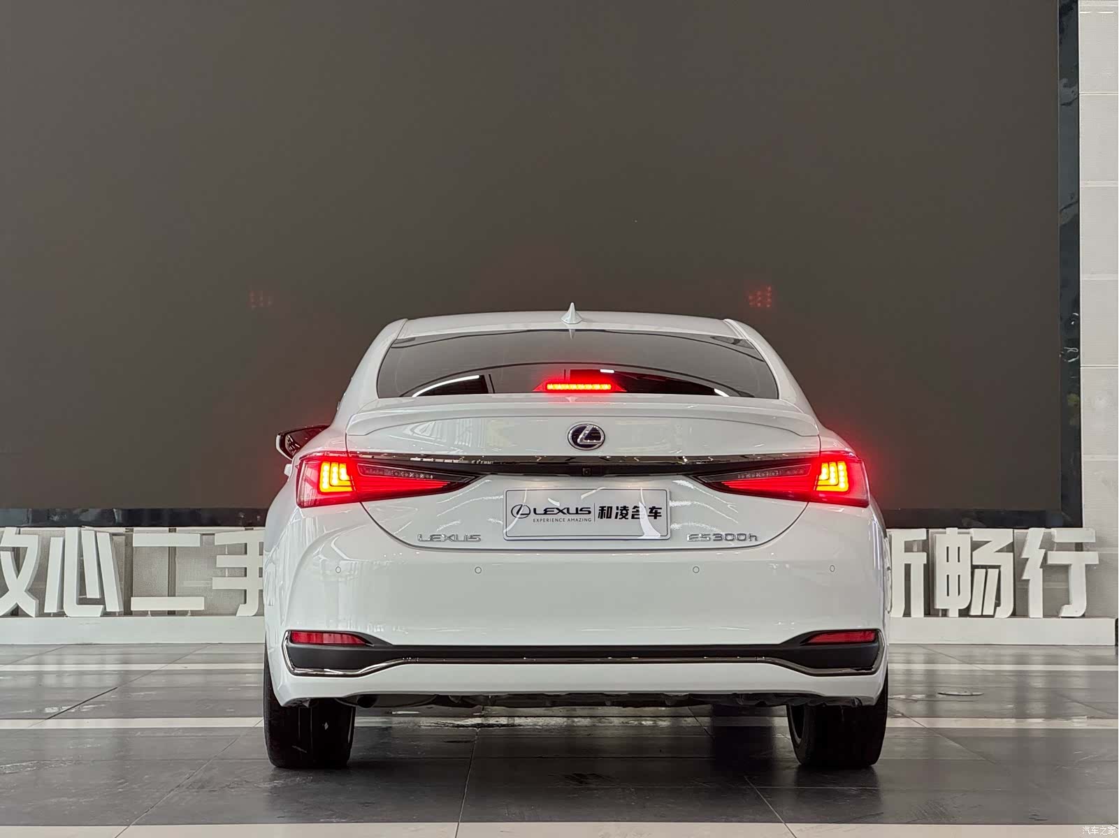 Lexus ES, 2022 все фото