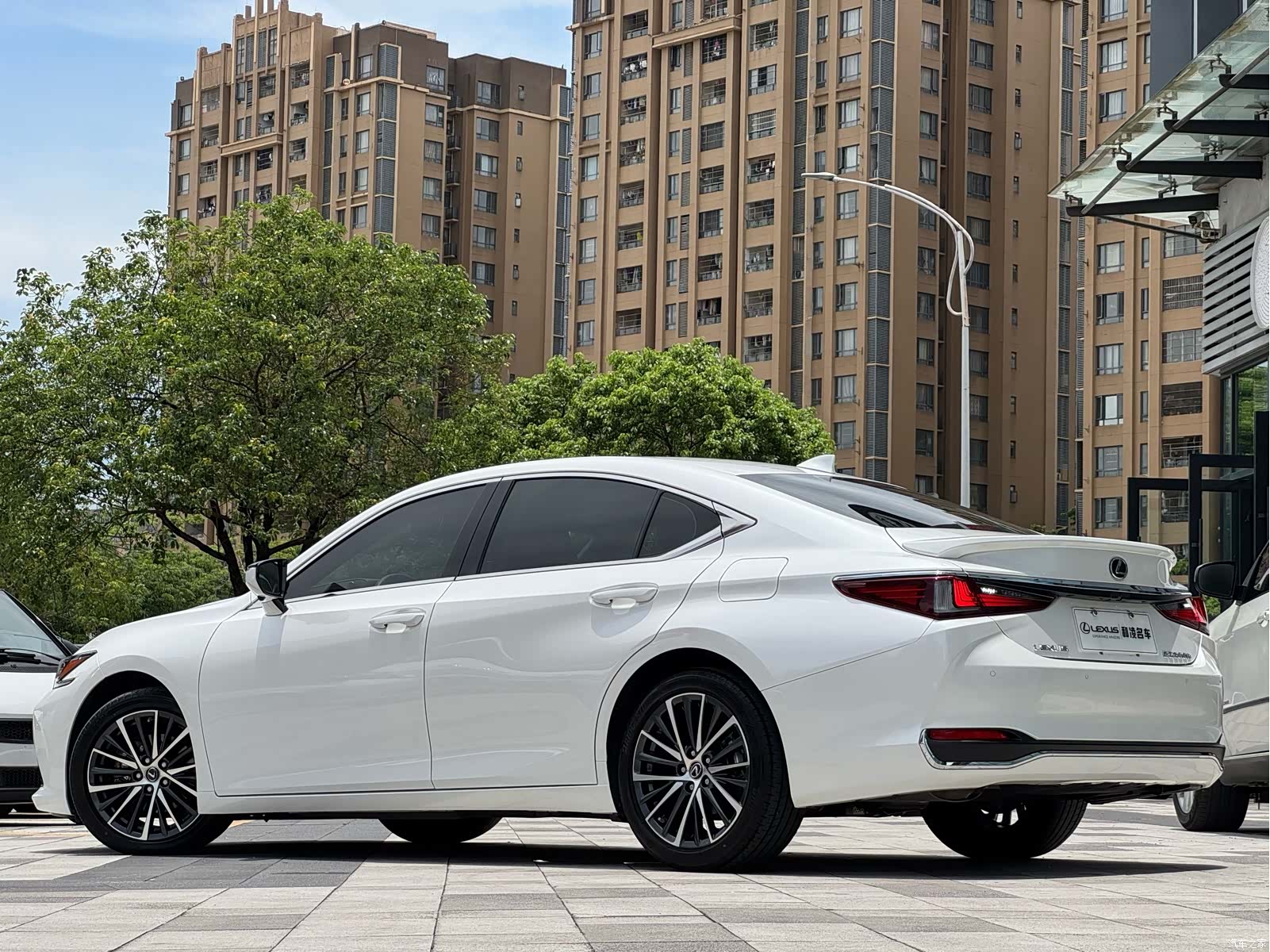 Lexus ES, 2023 4
