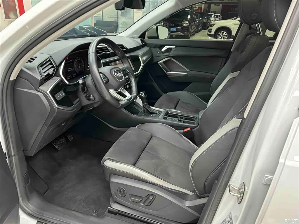 Audi Q3, 2022 11