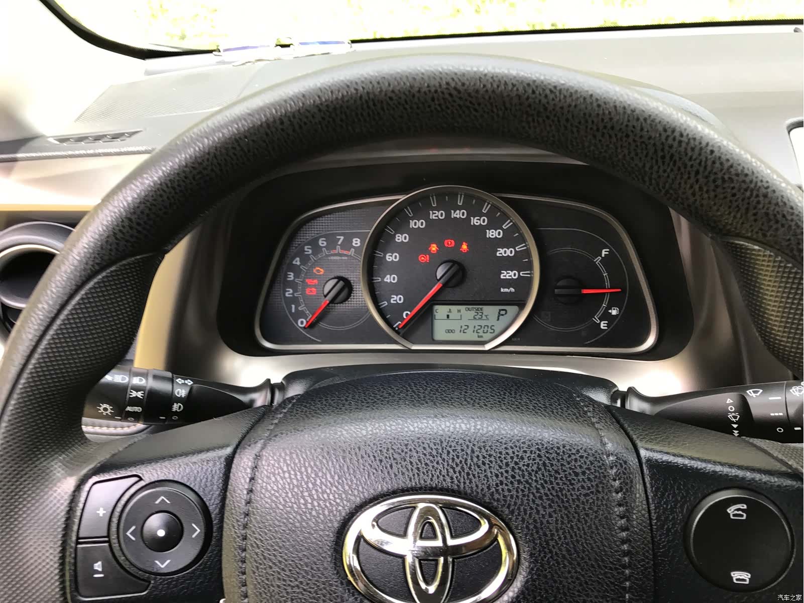 Toyota RAV4, 2015 11