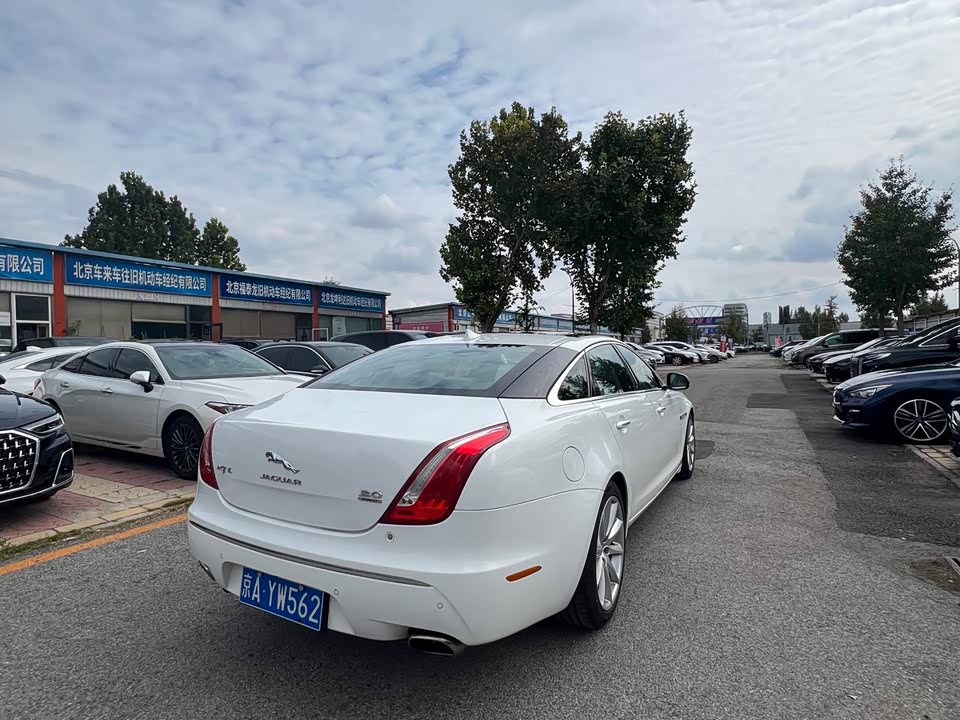 Jaguar XJ