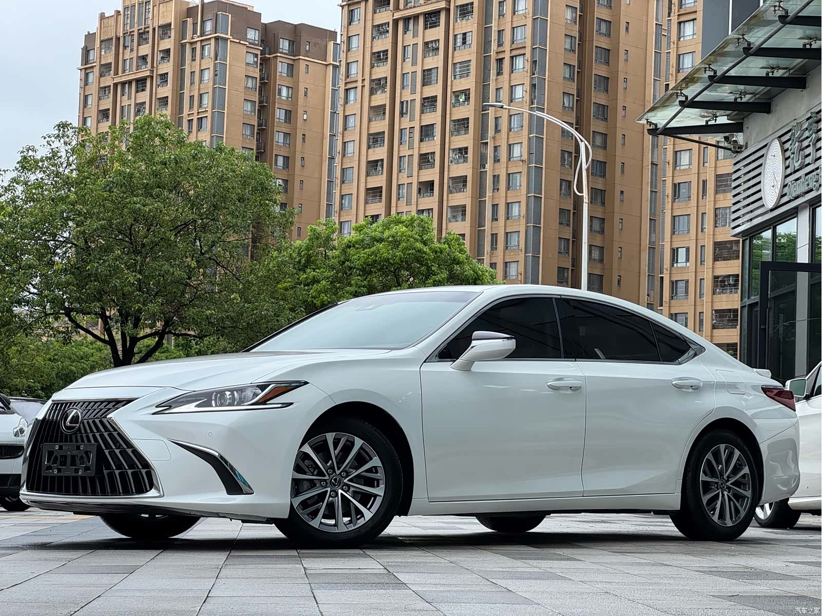 Lexus ES, 2023 1