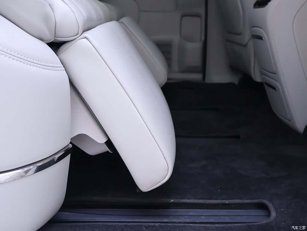 Volvo EM90, 2024 25