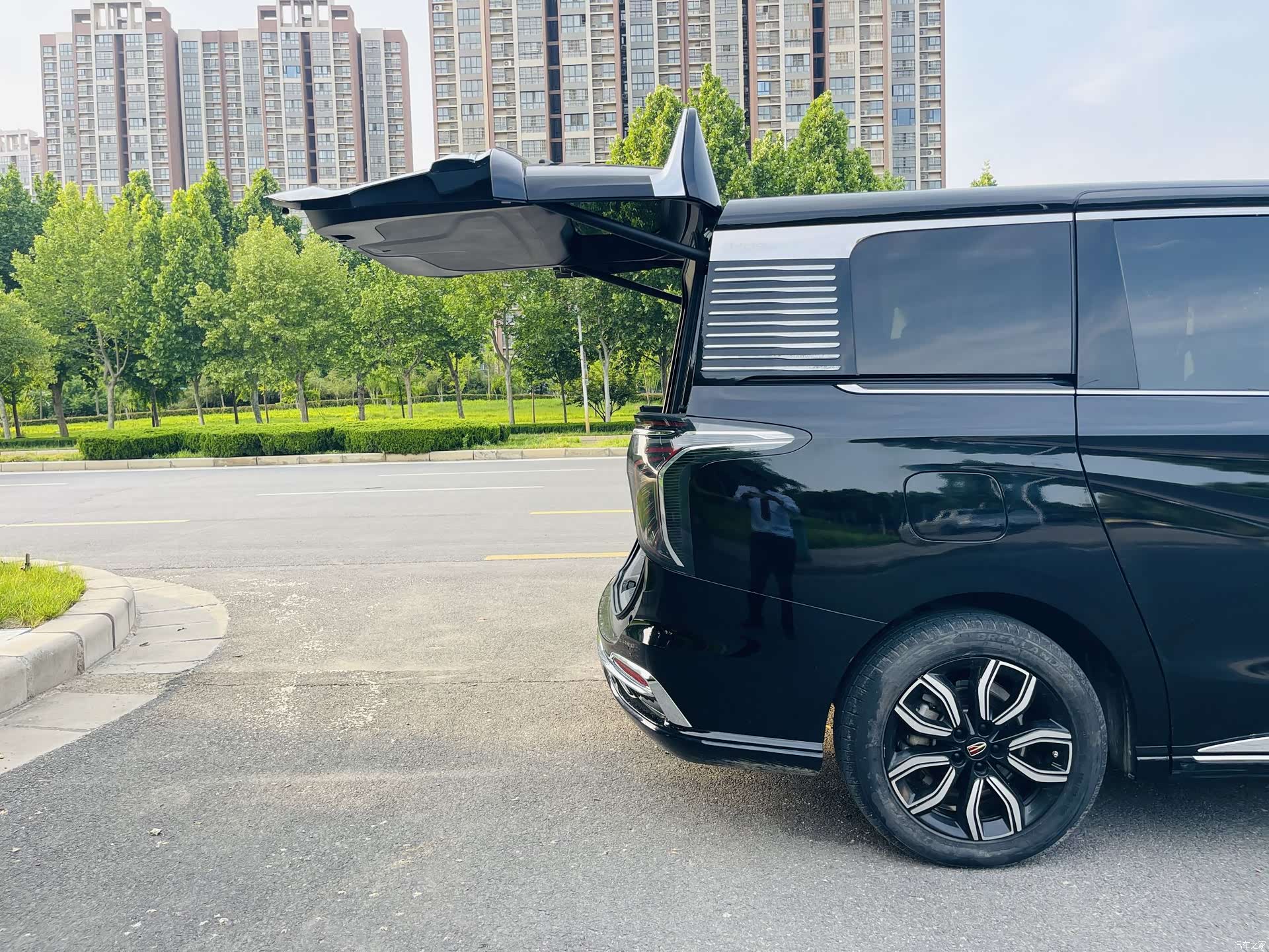 Hongqi HQ9, 2023 32