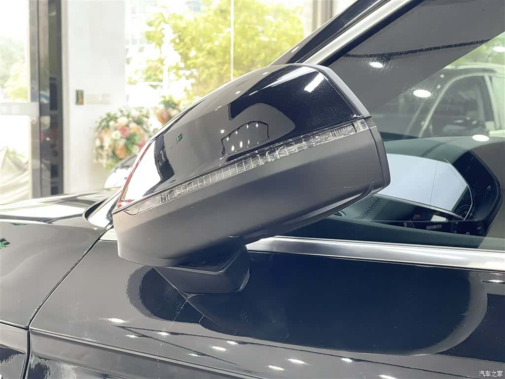 Audi Q5L, 2022 10