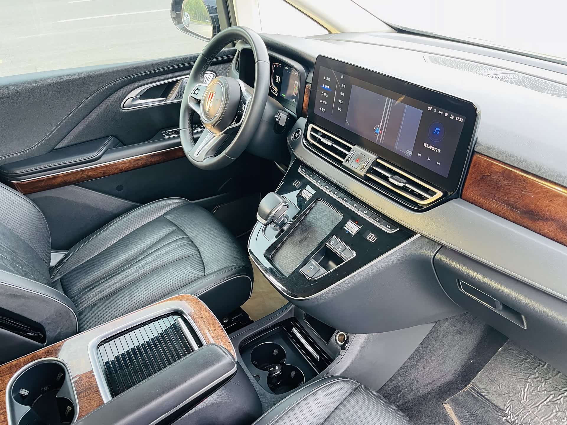 Hongqi HQ9, 2023 35
