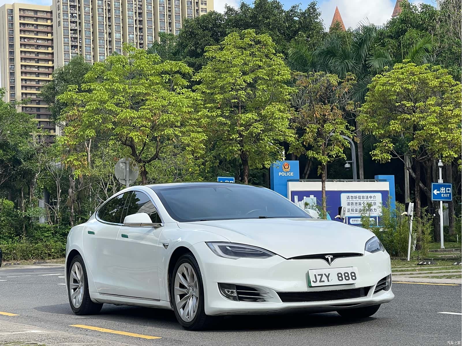 Tesla Model S, 2019 3