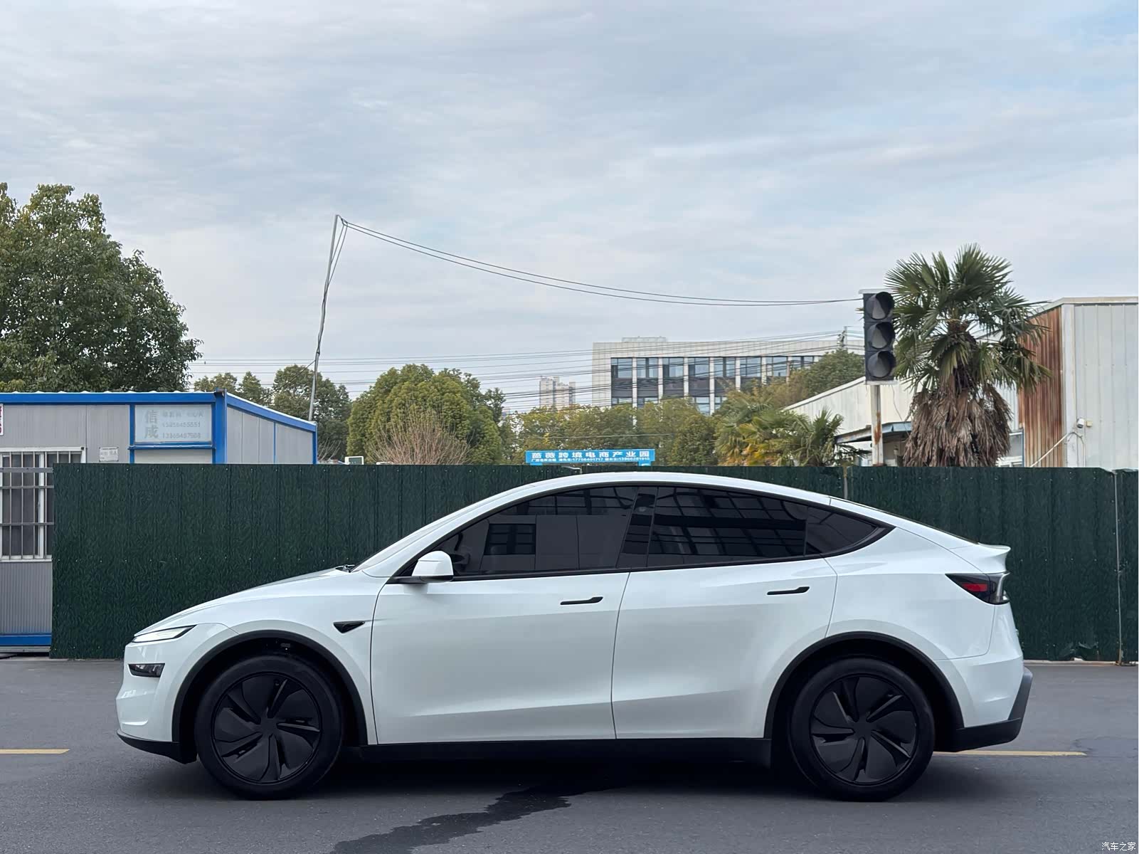 Tesla Model Y, 2025 4