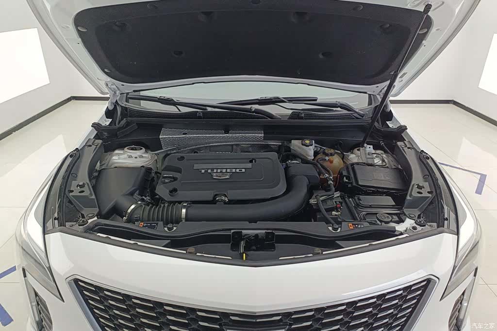 Cadillac XT4, 2021 10