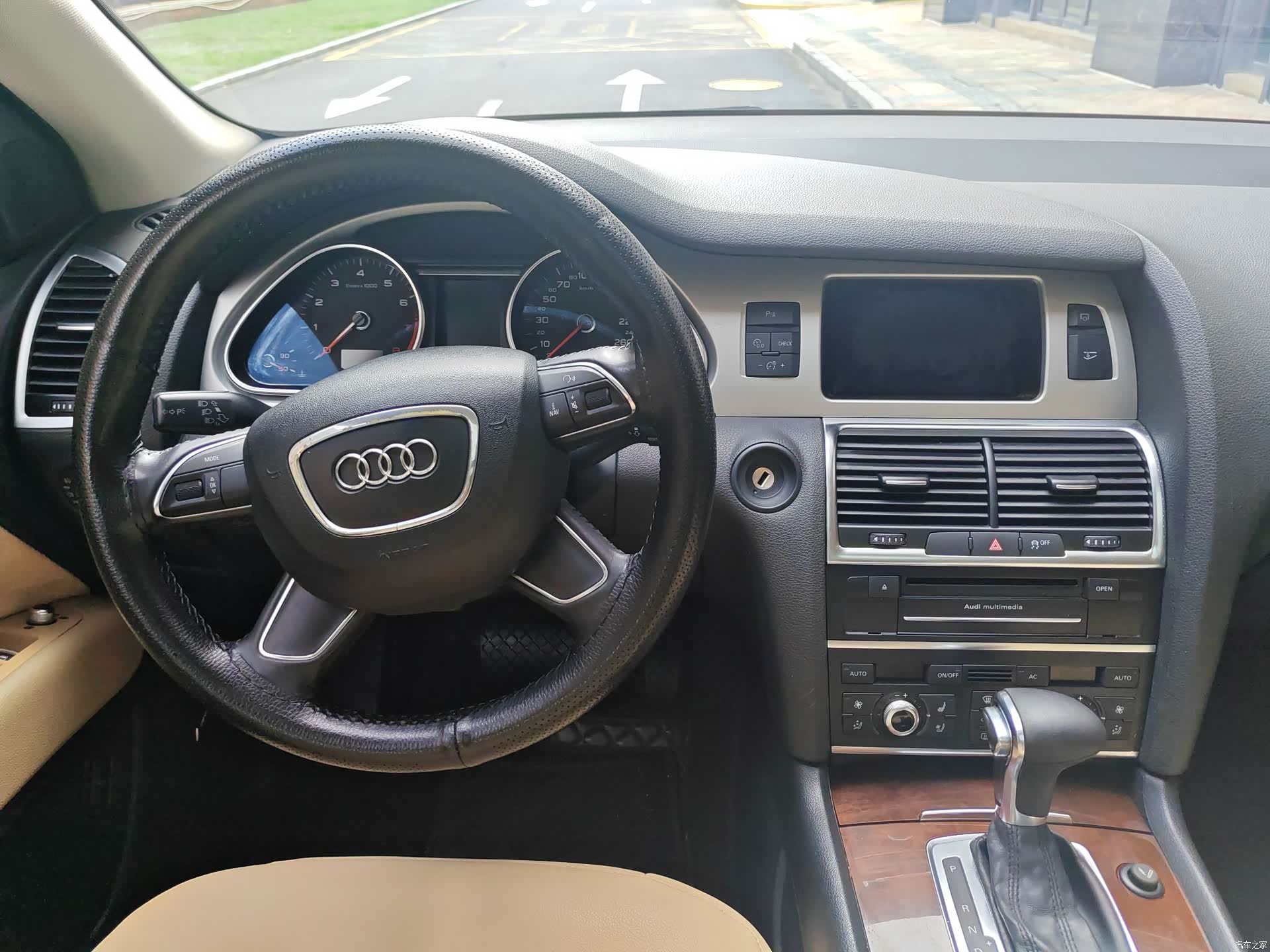 Audi Q7, 2012 11