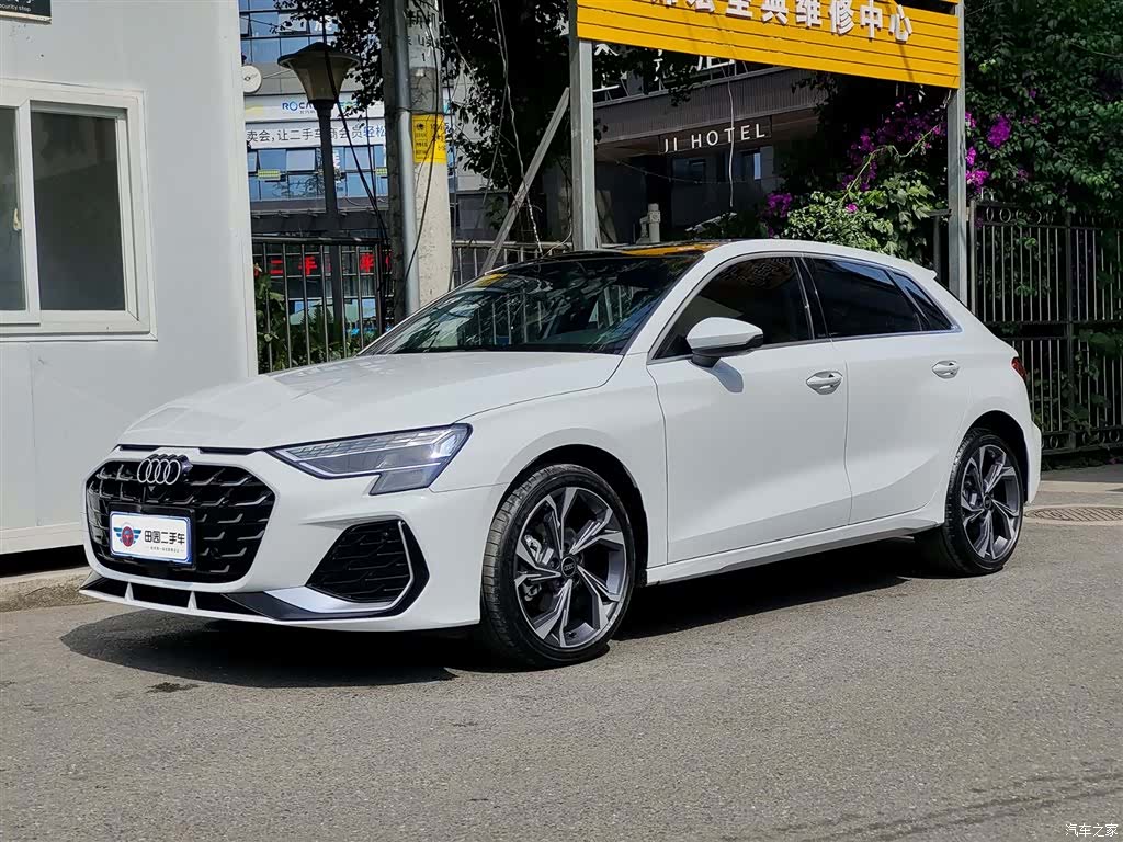 Audi Flying Spur, 2025 1