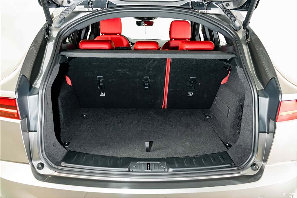 Land Rover E-PACE, 2023 23