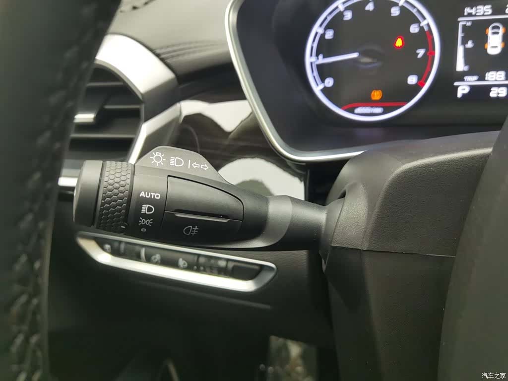 Geely Coolray, 2025 21