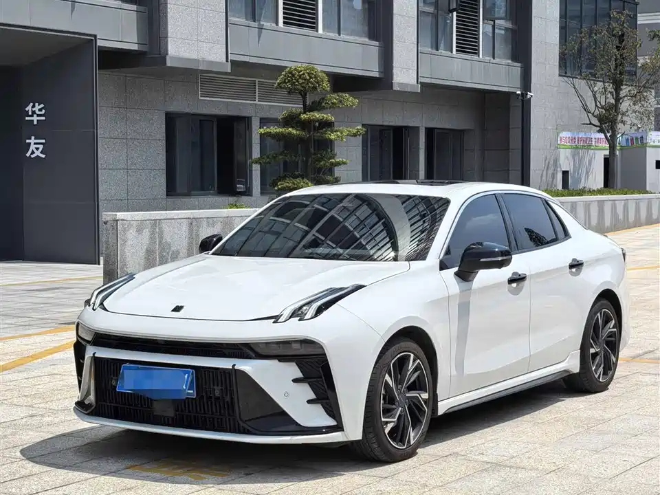 Lynk & Co 03