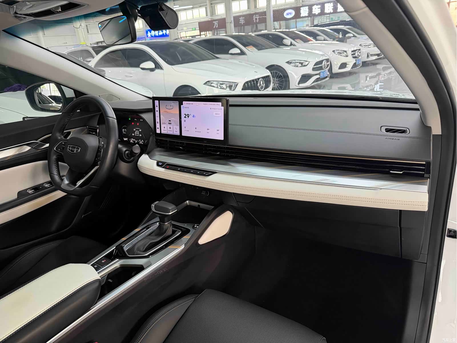 Geely Emgrand, 2022 18