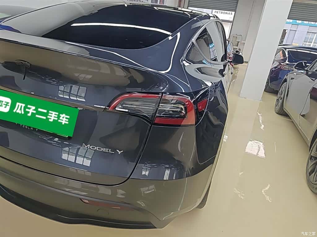 Tesla Model Y, 2024 8