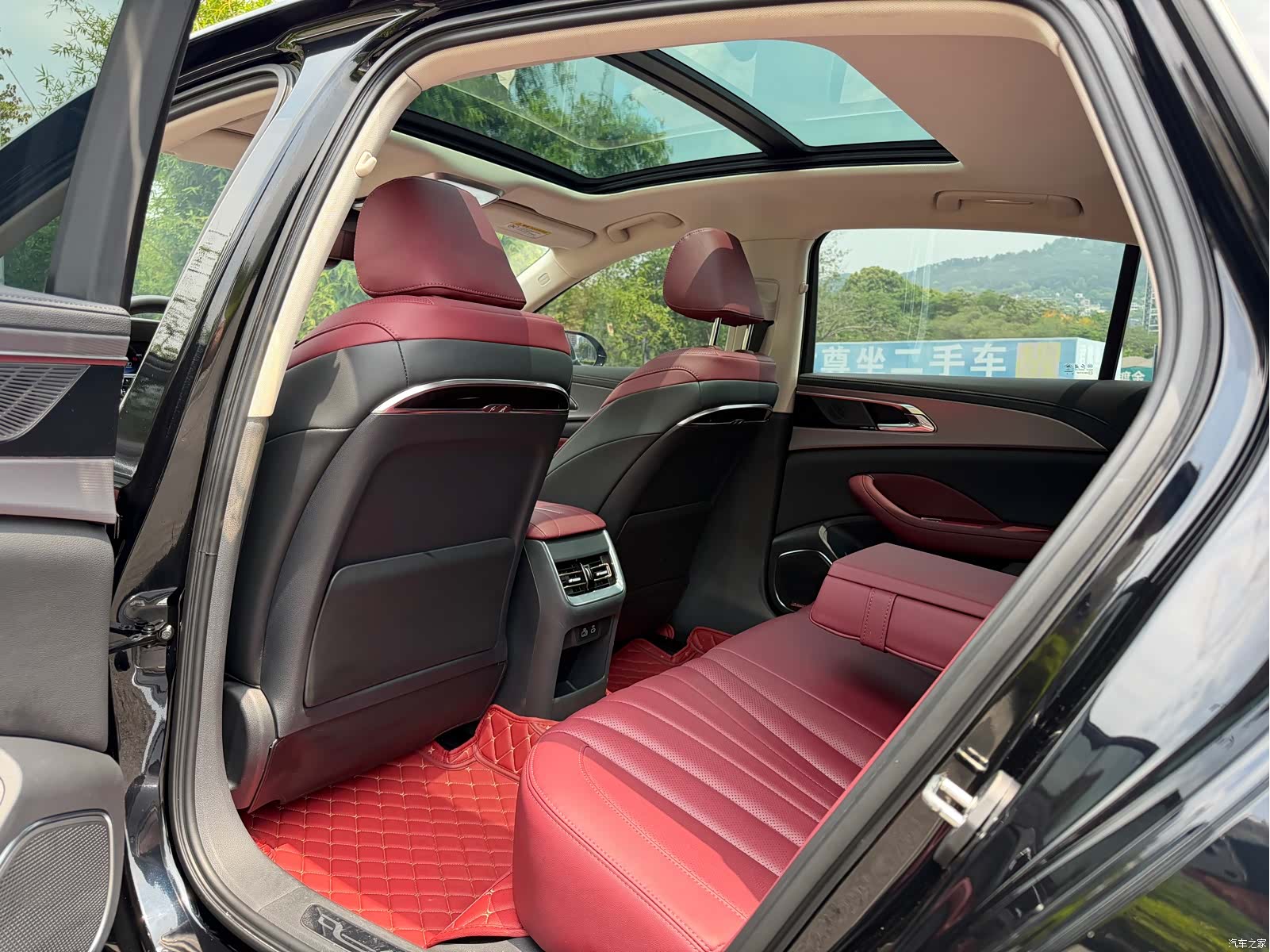 Hongqi H5, 2023 13
