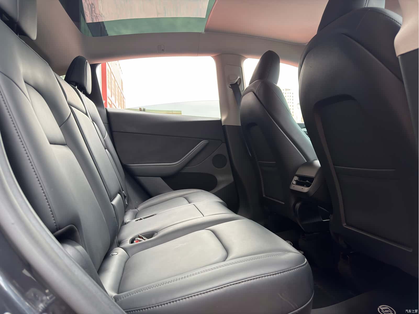Tesla Model Y, 2024 10