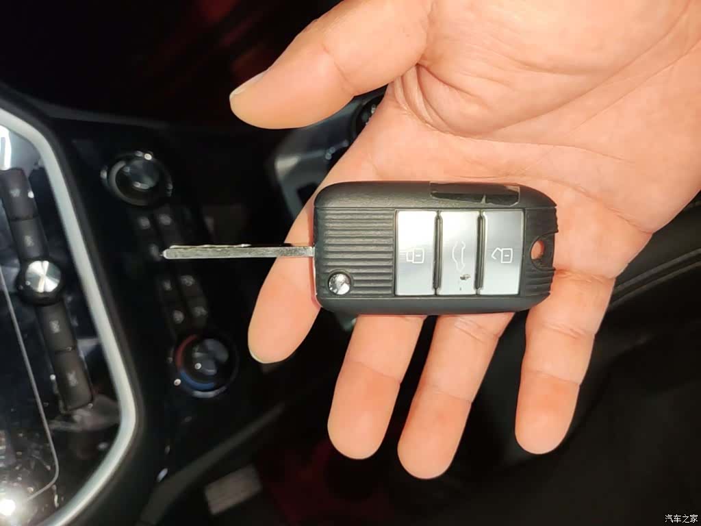 Roewe RX3, 2020 17