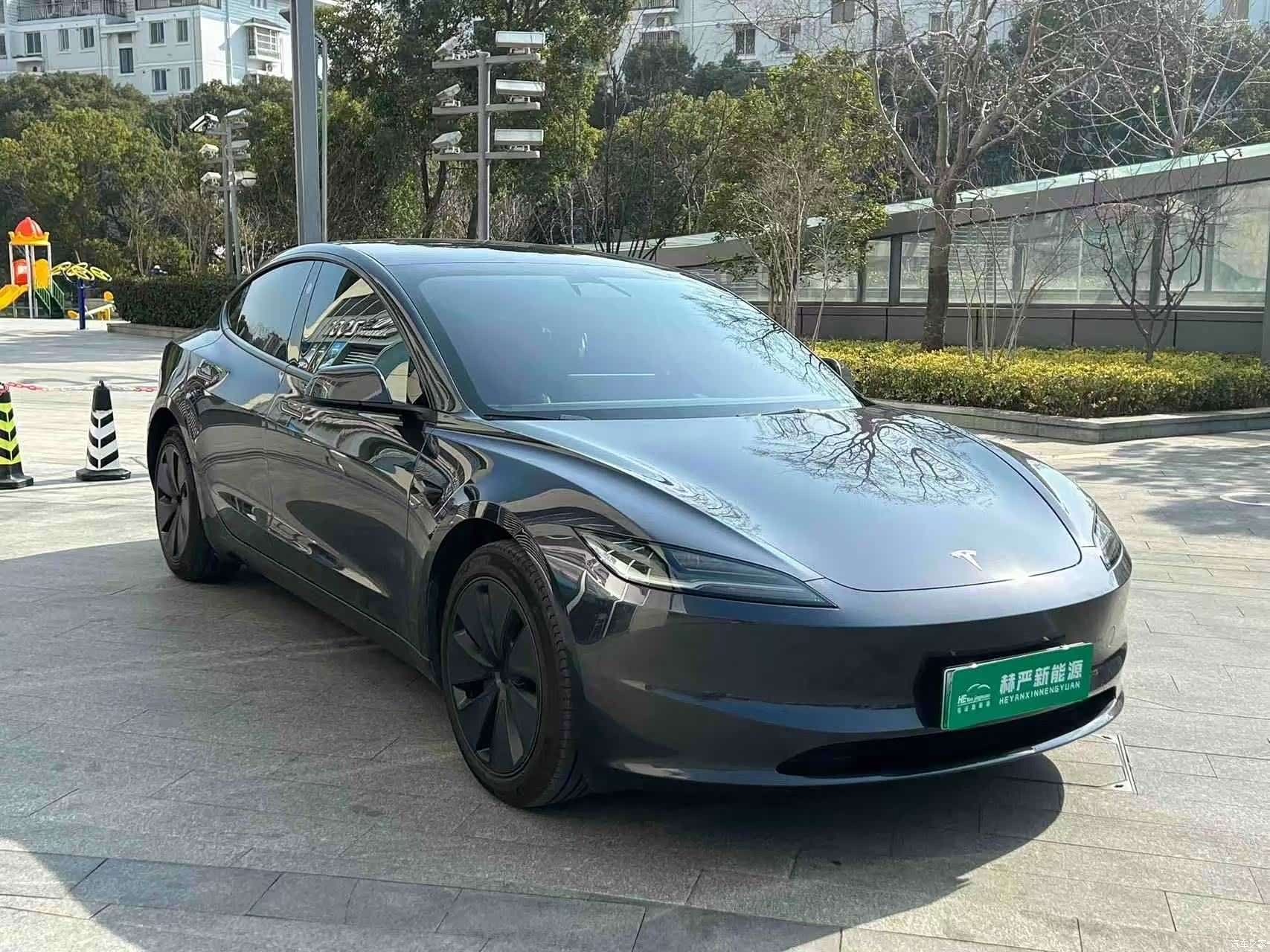 Tesla Model 3, 2025 7