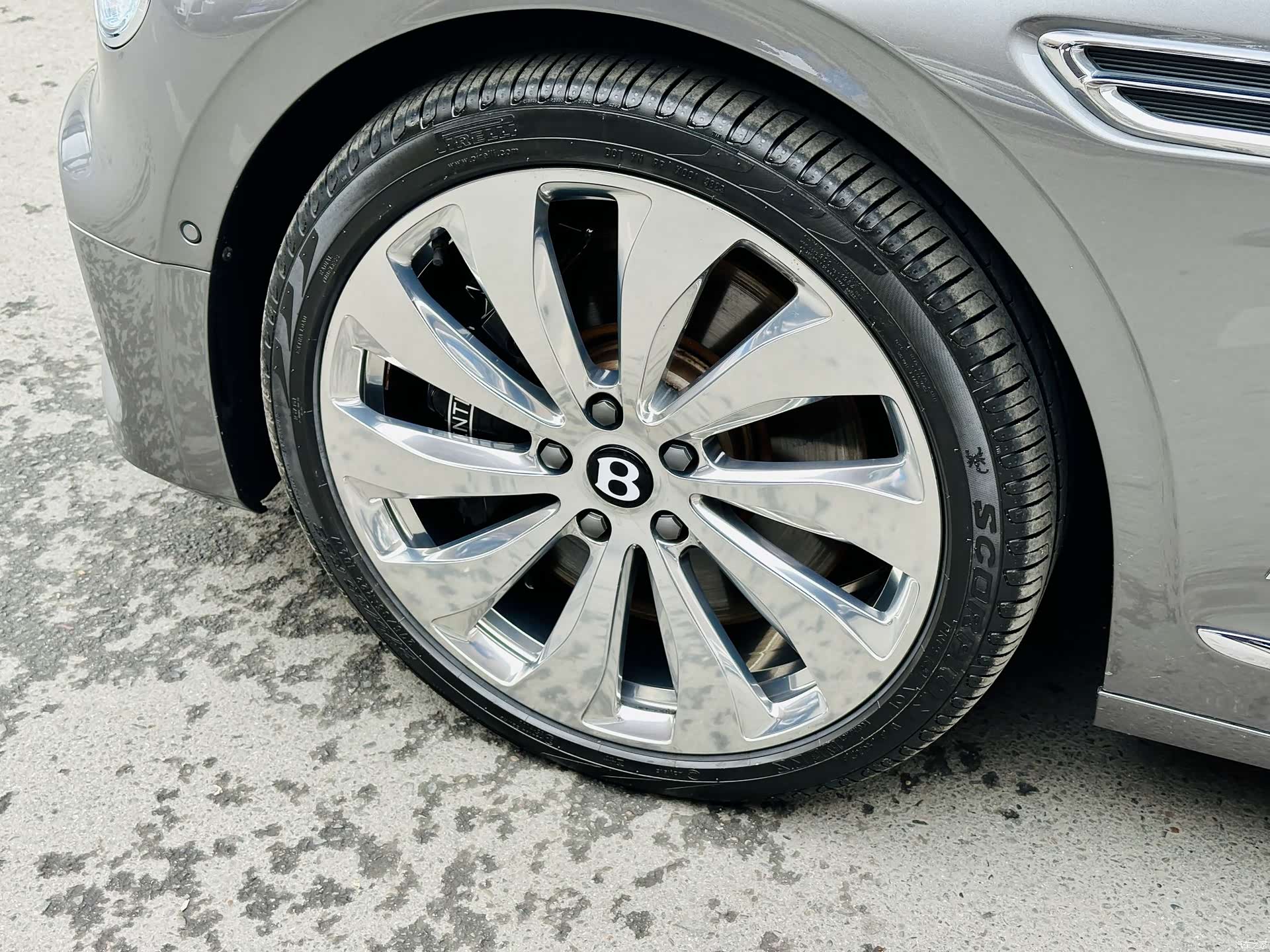 Bentley Flying Spur, 2022 12
